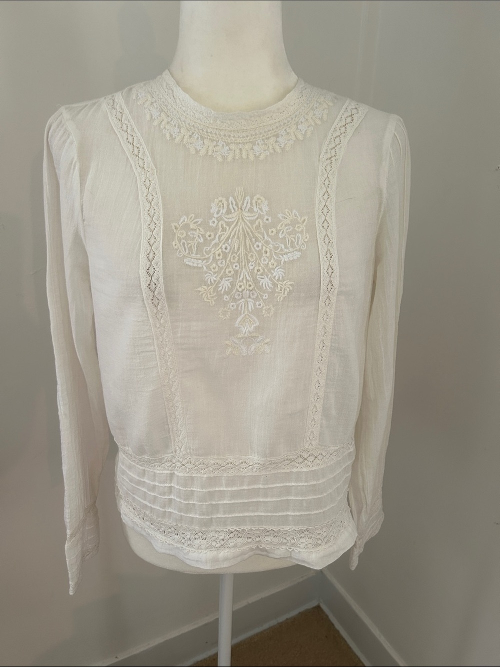 Zara Delicate Ivory Lace-Trim Long-Sleeve Top sz M